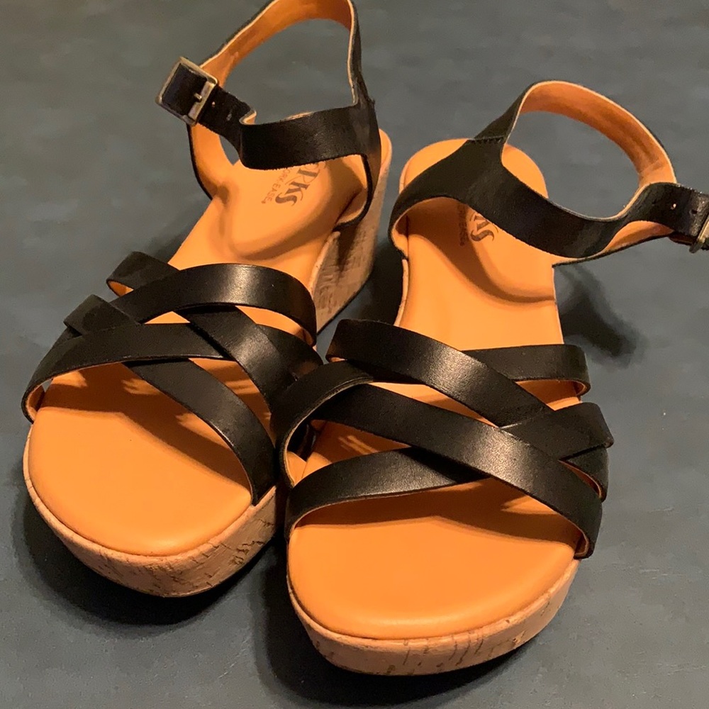 Black leather Korks sandals